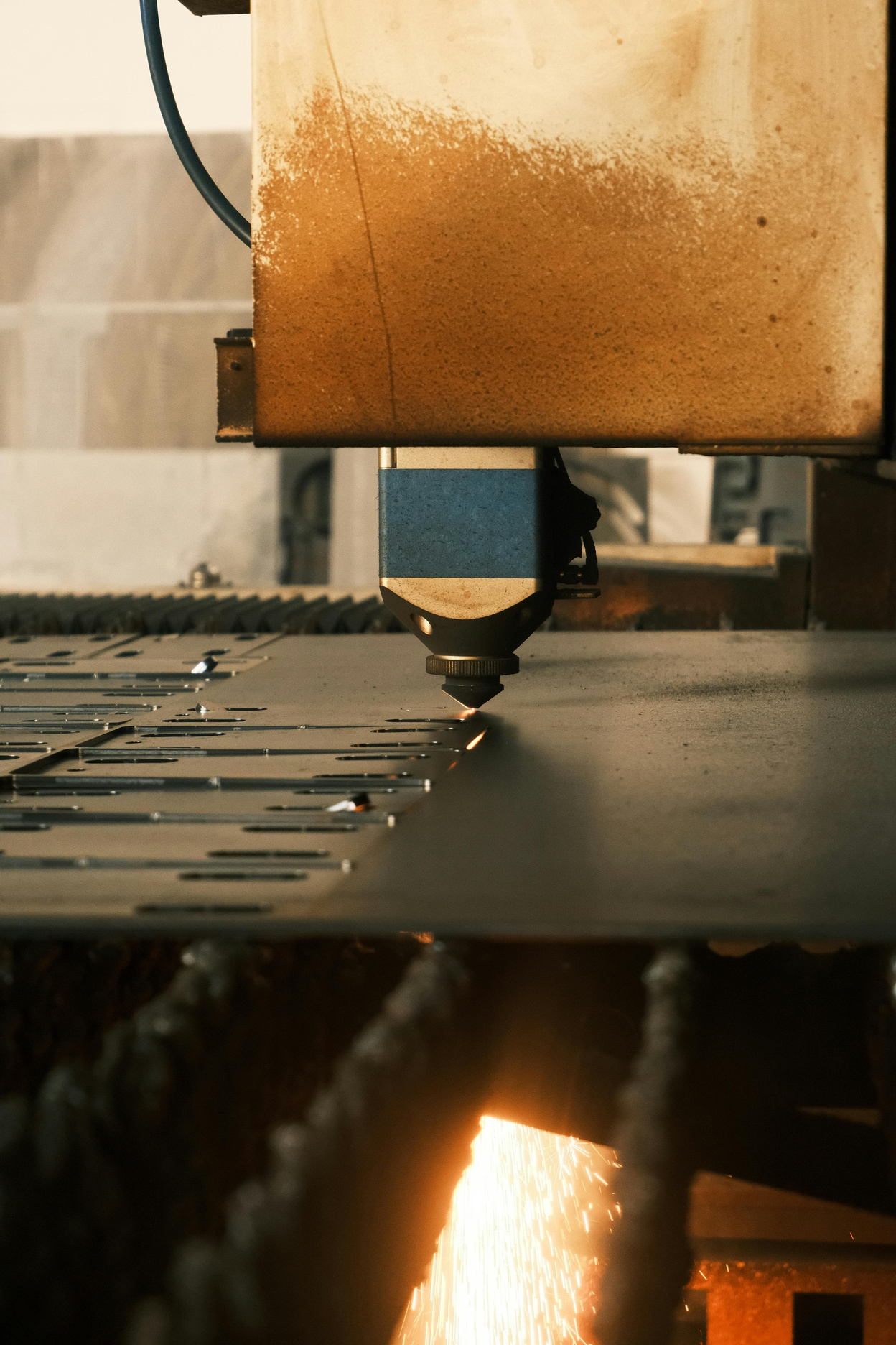 LÉZERVÁGÁS, ÉLHAJLÍTÁS